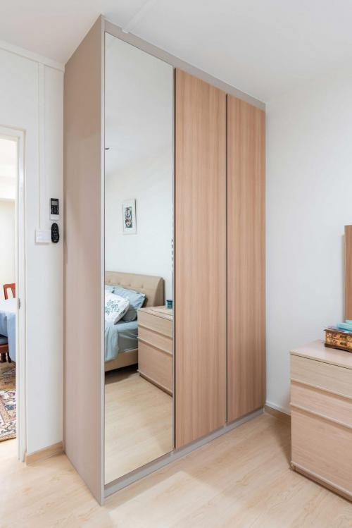 Contemporary Bedroom at 156 Simei Road