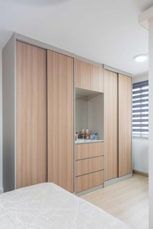Contemporary Bedroom at 156 Simei Road