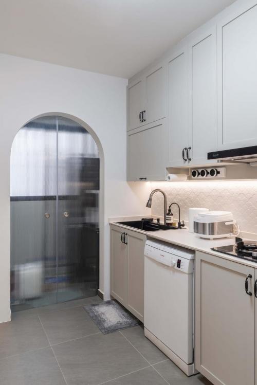 Modern Kitchen at 122A Tengah Drive