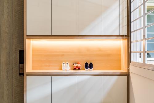 Minimalist Entryway at 205 Bishan Street 23