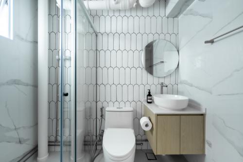 Scandinavian Bathroom at 126A Edgedale Plains