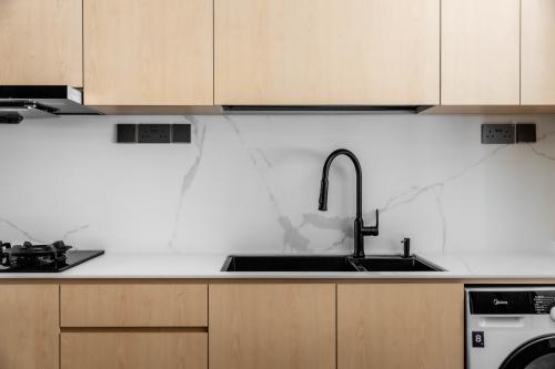 Modern Kitchen at 103 Teck Whye Lane