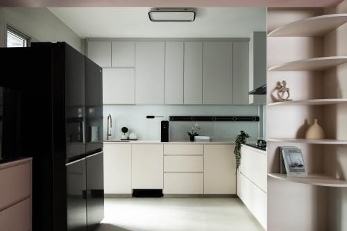 Modern Kitchen at 238B Boon Lay Drive