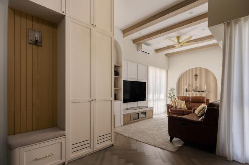 Eclectic Living Room at Savannah Condopark