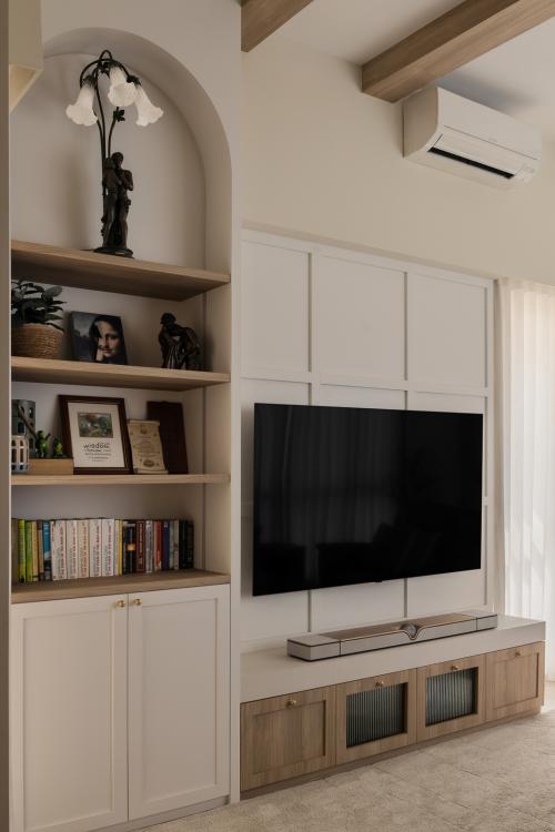 Eclectic Living Room at Savannah Condopark