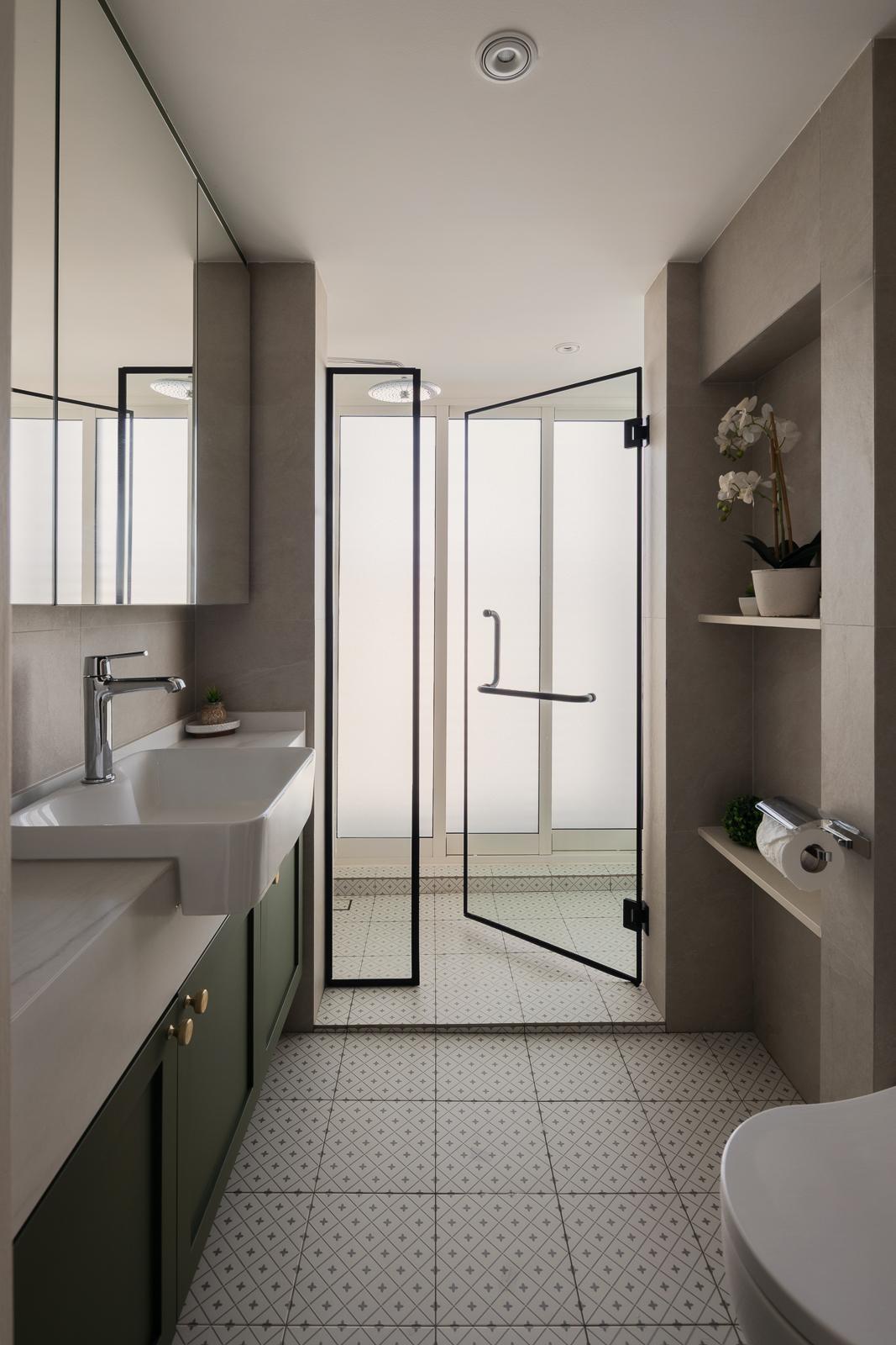 Eclectic Bathroom with Homogeneous Tiles and Mirror
