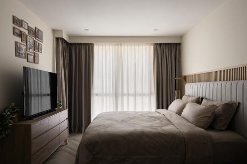 Eclectic Bedroom at Savannah Condopark