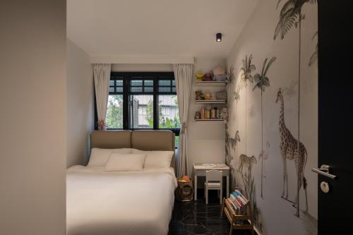 Asian Bedroom at Avenue South Residence III
