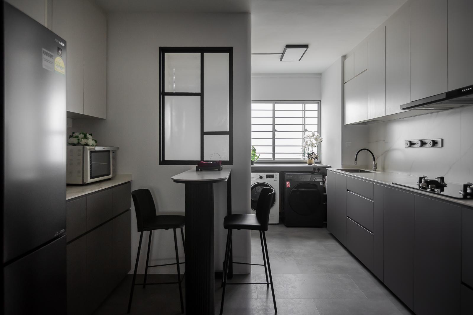 Modern Kitchen with Countertop and Homogeneous Tiles