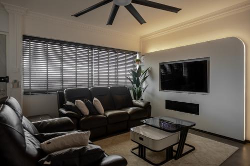 Modern Living Room at 839 woodlands street 82
