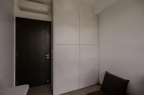 Modern Bedroom at 76 Choa Chu Kang Ave 5 Inz Residence