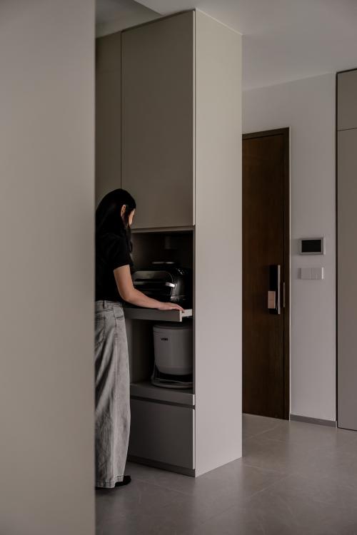 Modern Kitchen at 76 Choa Chu Kang Ave 5 Inz Residence