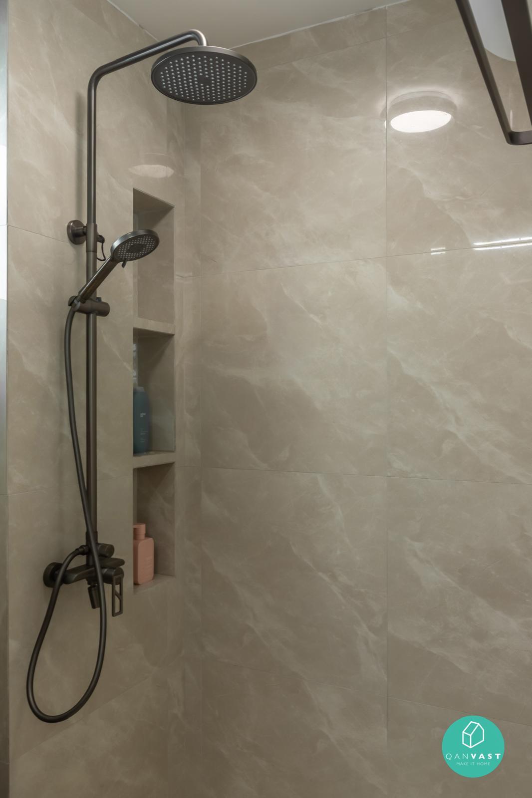 Vintage Bathroom with Homogeneous Tiles and Bathroom Storage