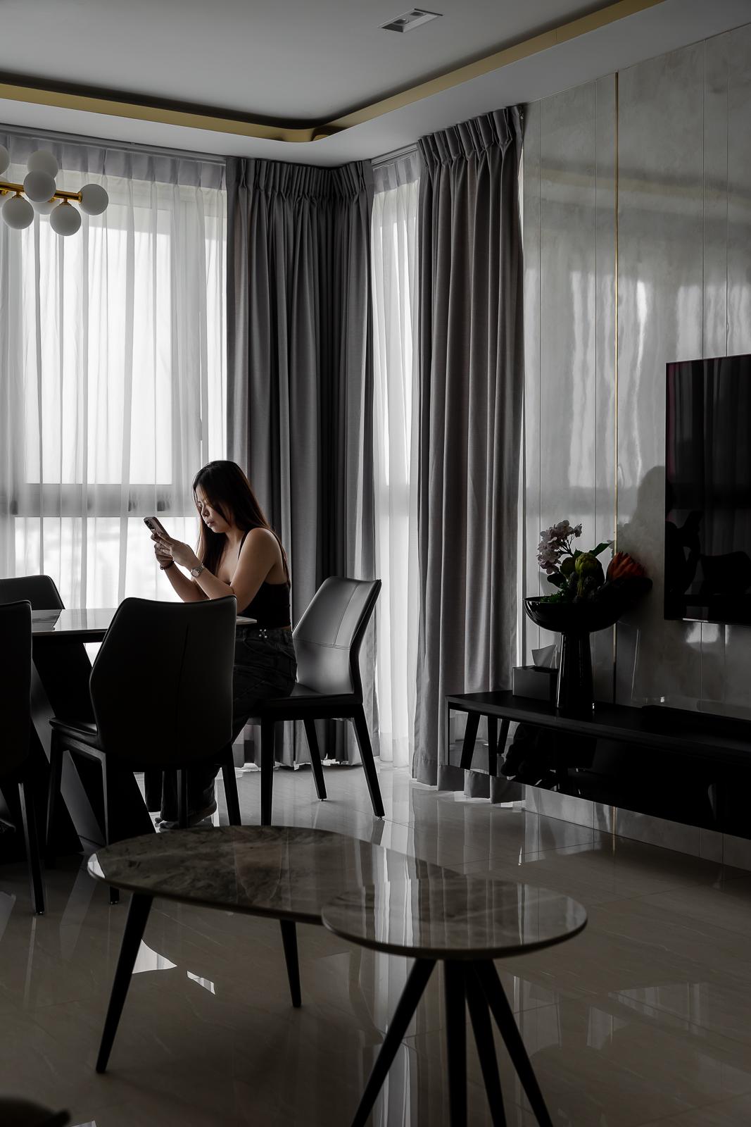 Modern Living Room with Homogeneous Tiles and TV Console