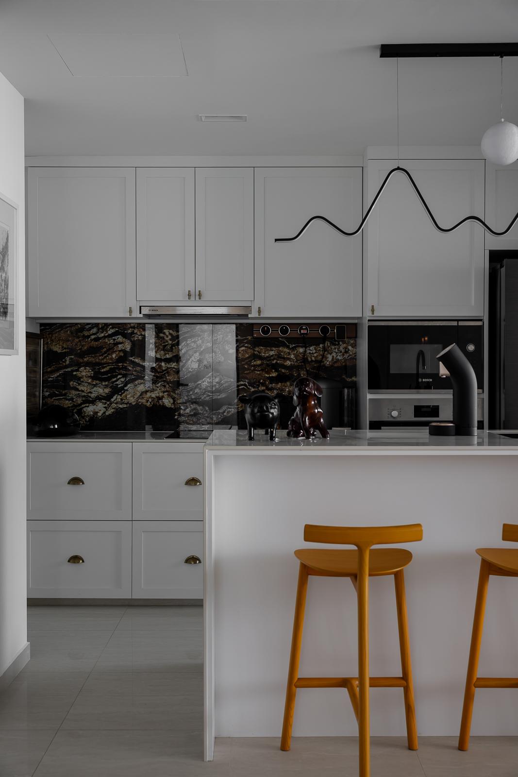 Modern Kitchen with Countertop and Homogeneous Tiles