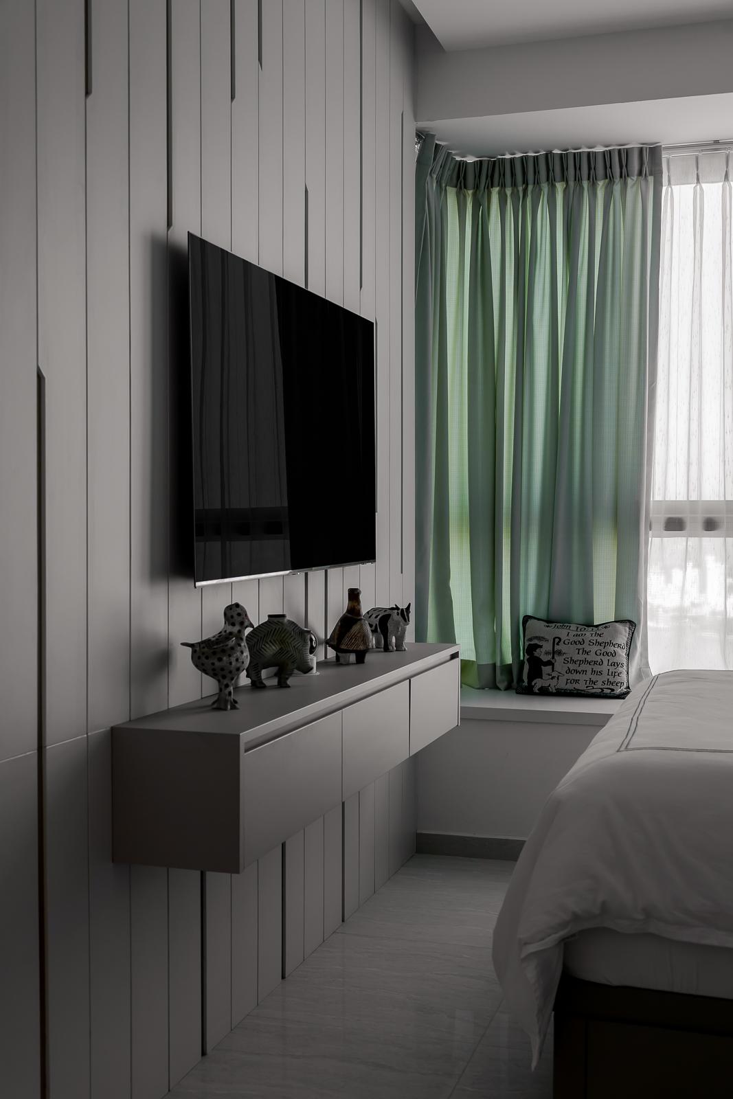 Modern Bedroom with Homogeneous Tiles and Feature Wall