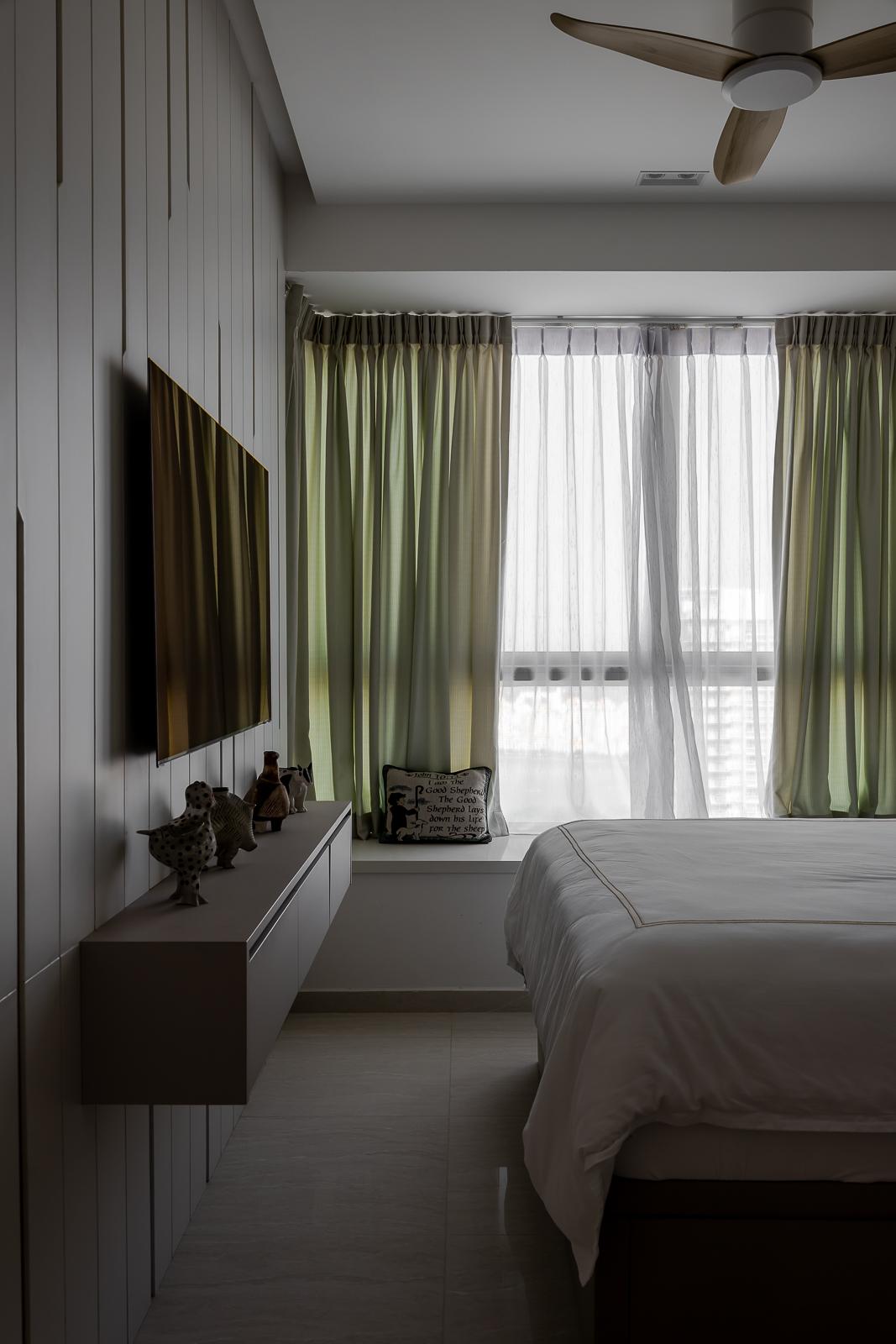 Modern Bedroom with Homogeneous Tiles and Feature Wall
