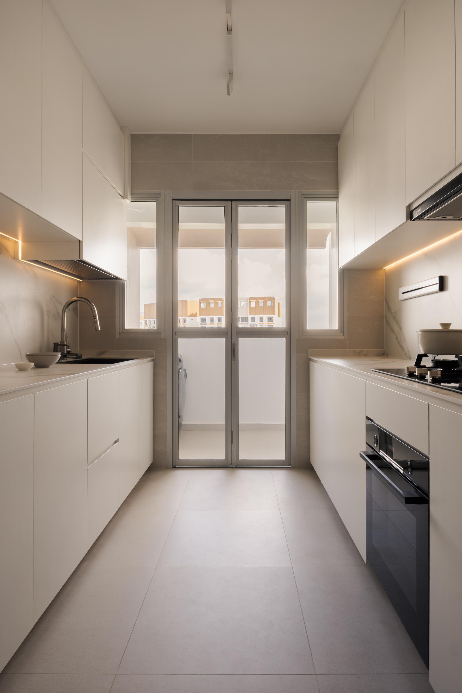 Modern Kitchen with Kitchen Island and Kitchen Accessories