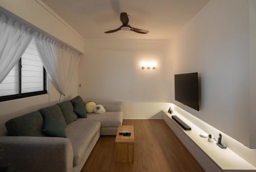 Modern Living Room at Blk 155 Lorong 1 Toa Payoh