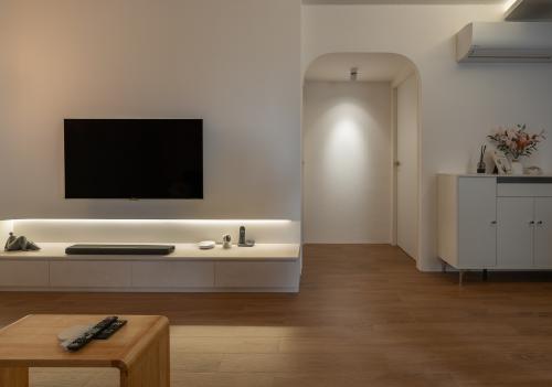 Modern Living Room at Blk 155 Lorong 1 Toa Payoh