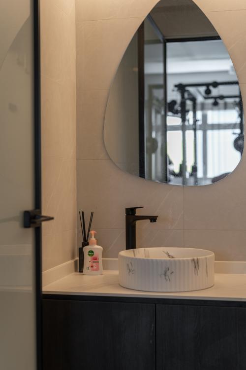 Modern Bathroom at Blk 651C Ang Mo Kio Avenue 9
