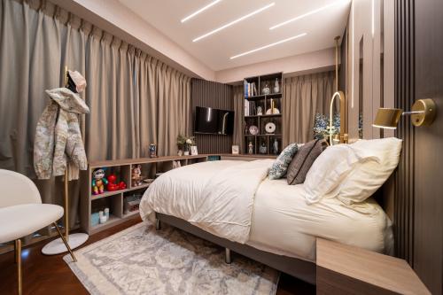 Modern Bedroom at 1 Draycott Park @ One Draycott