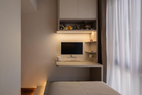 Minimalist Bedroom at Seahill