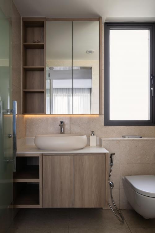 Minimalist Bathroom at Seahill