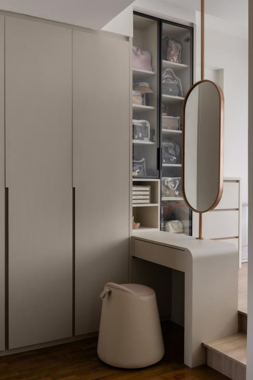 Minimalist Bedroom at Seahill