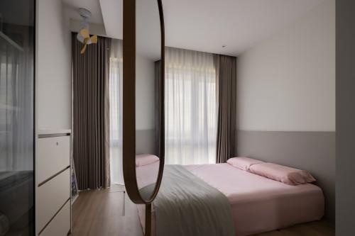 Minimalist Bedroom at Seahill