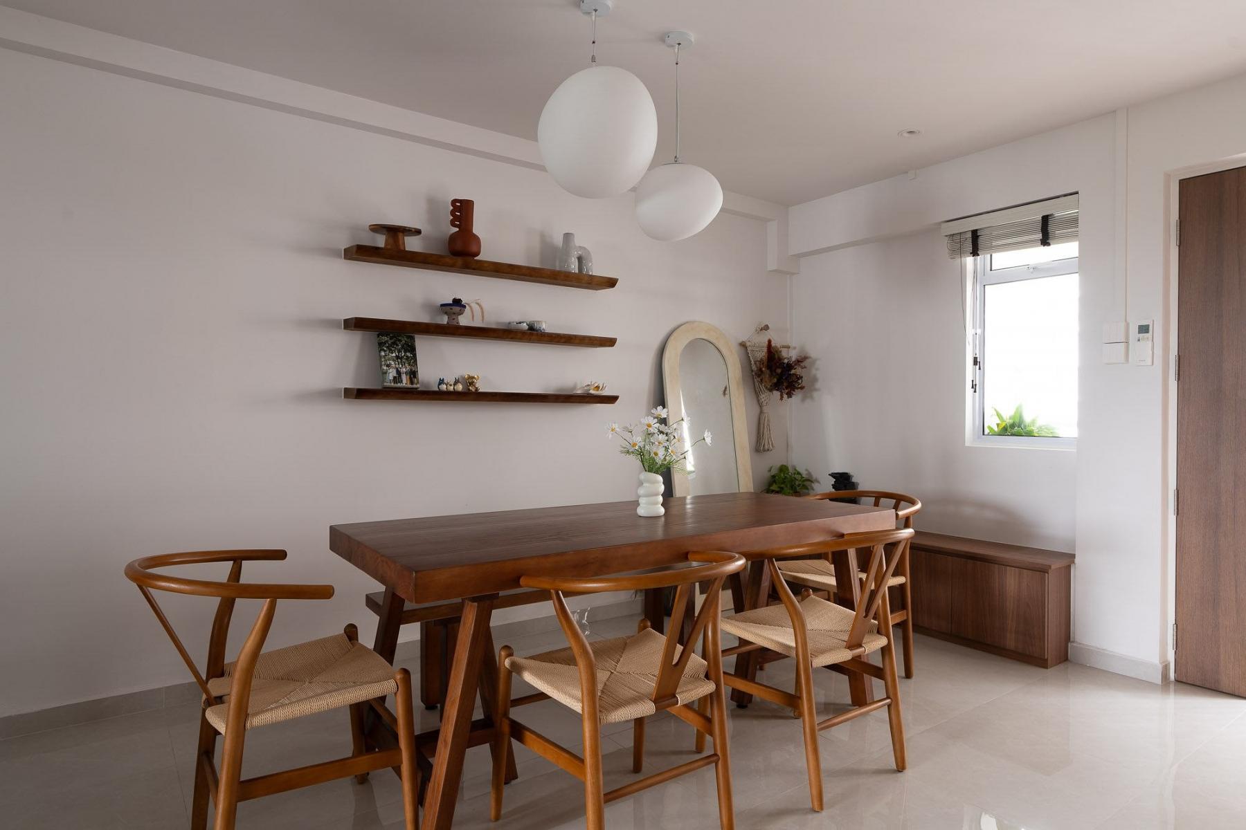 Modern Dining Room with Dining Table and Dining Chairs