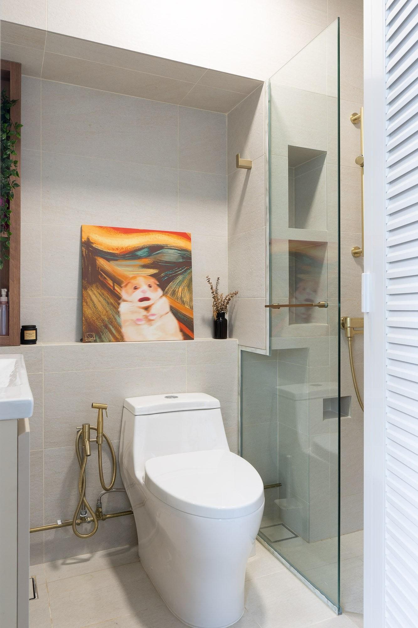 Modern Bathroom with Paintings and Bathroom Lighting