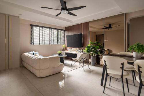 Contemporary Living Room at BLK 247 Tampines St 21