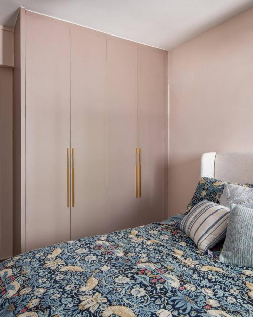 Contemporary Bedroom at BLK 247 Tampines St 21