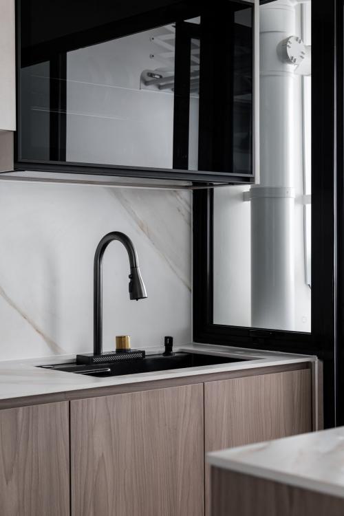 Modern Kitchen at 116A Plantation Cres