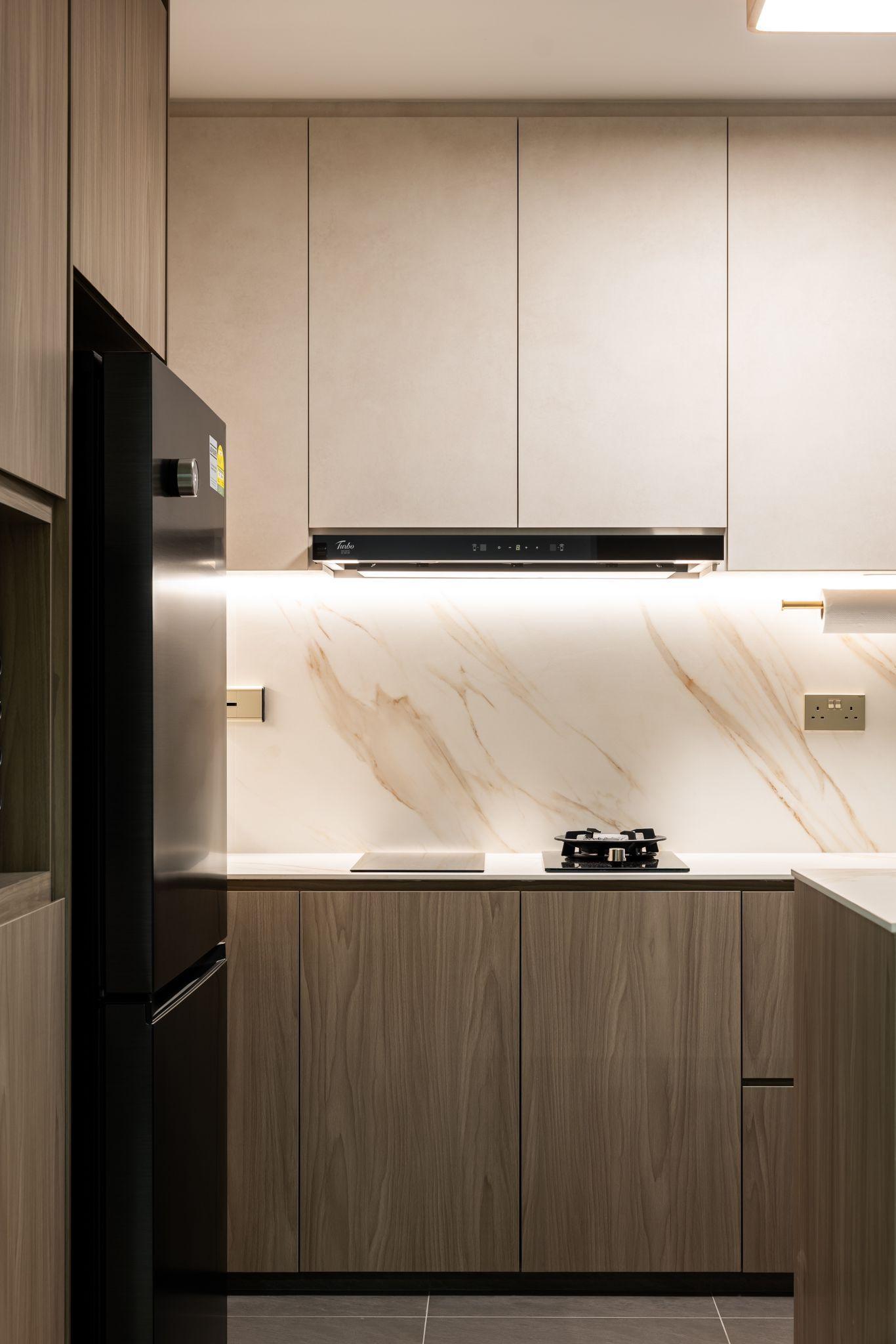 Modern Kitchen with Kitchen Cabinets and Lighting