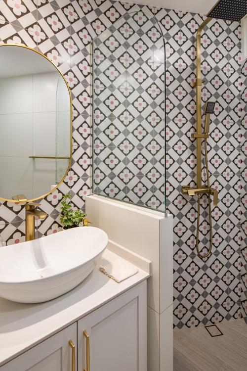 Vintage Bathroom at Regent Grove