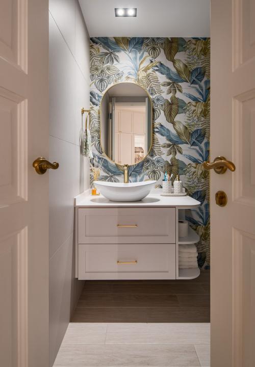 Vintage Bathroom at Regent Grove