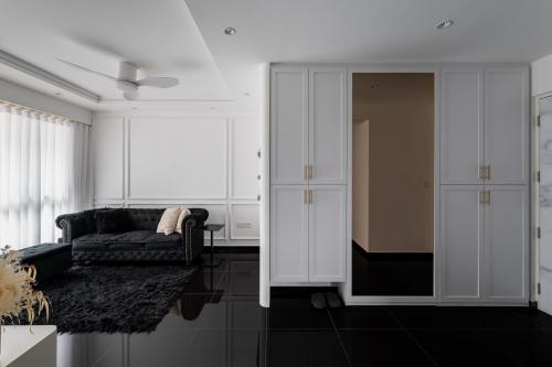 Modern Living Room at 149A Towner Road
