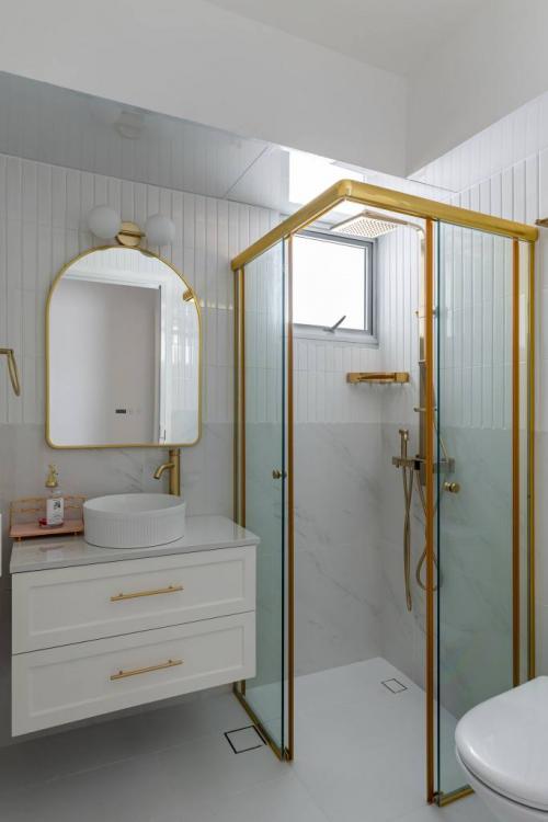 Modern Bathroom at 149A Towner Road