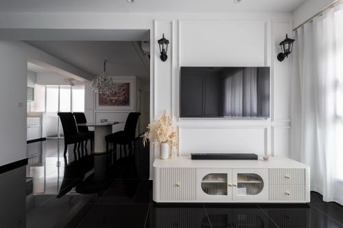 Modern Living Room at 149A Towner Road
