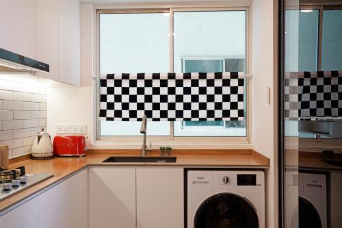 Scandinavian Kitchen at 911 Lor1 ToaPayoh #0705