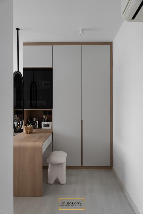 Contemporary Bedroom at 807C Chua chu kang