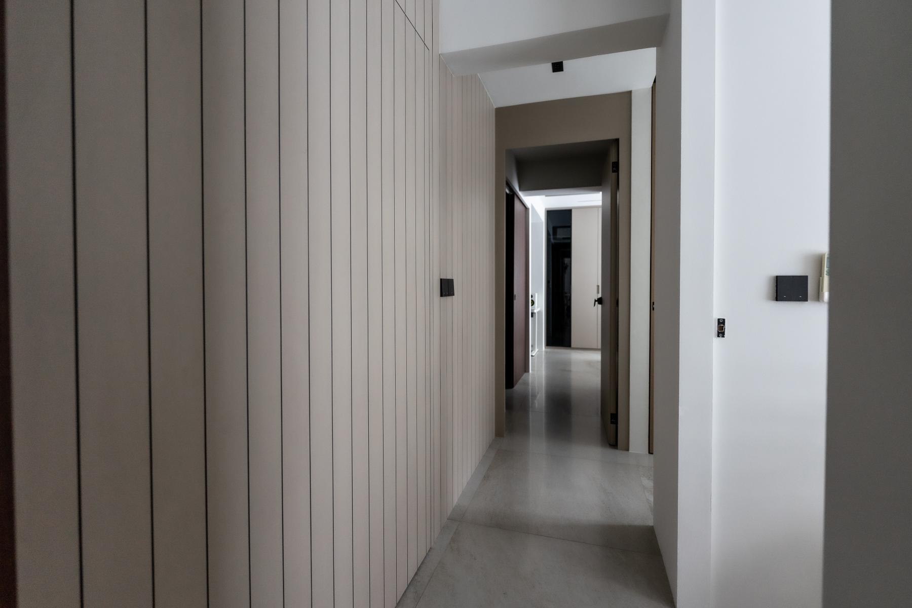 Minimalist Hallway with Homogeneous Tiles and Feature Wall