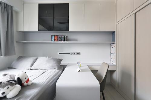 Minimalist Bedroom at Resale 3 Bedroom Condo @ Yew Mei Green