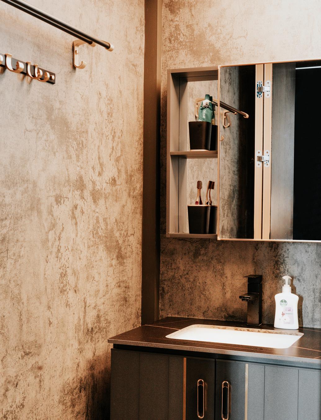 Modern Bathroom with Mirror and Bathroom Storage