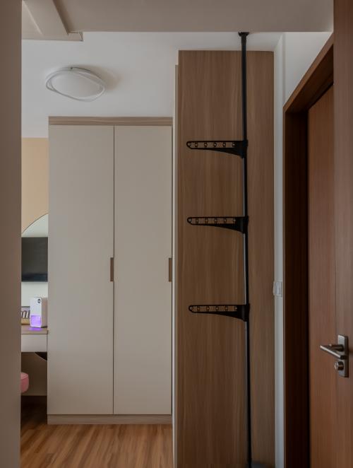 Modern Bedroom at 665B Tampines St 64