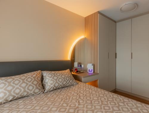 Modern Bedroom at 665B Tampines St 64