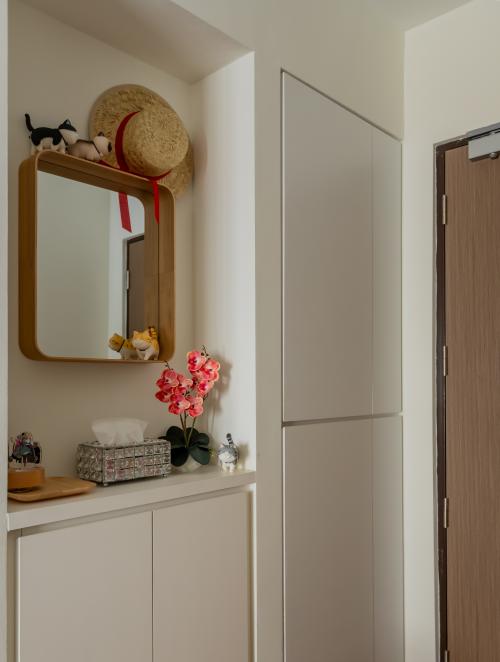 Modern Entryway at 665B Tampines St 64