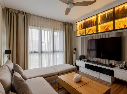 Modern Living Room at 665B Tampines St 64